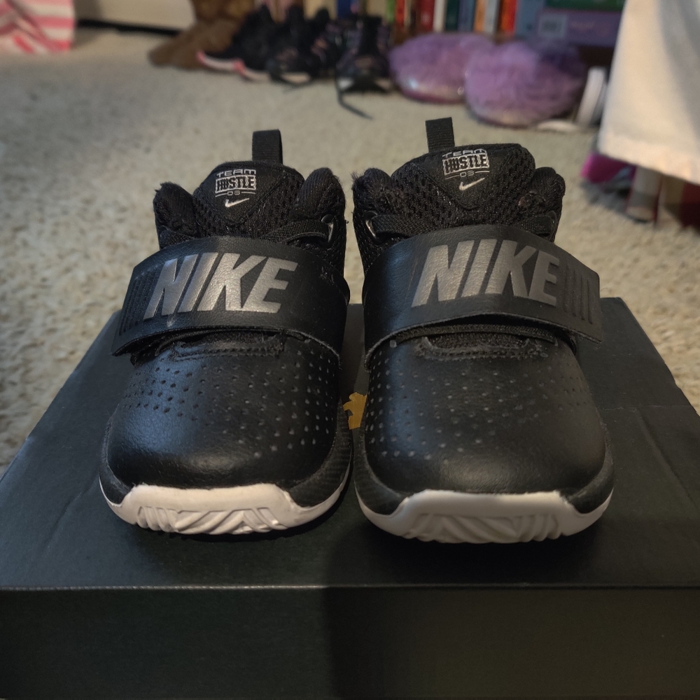 NIKE TEAM HUSTLE